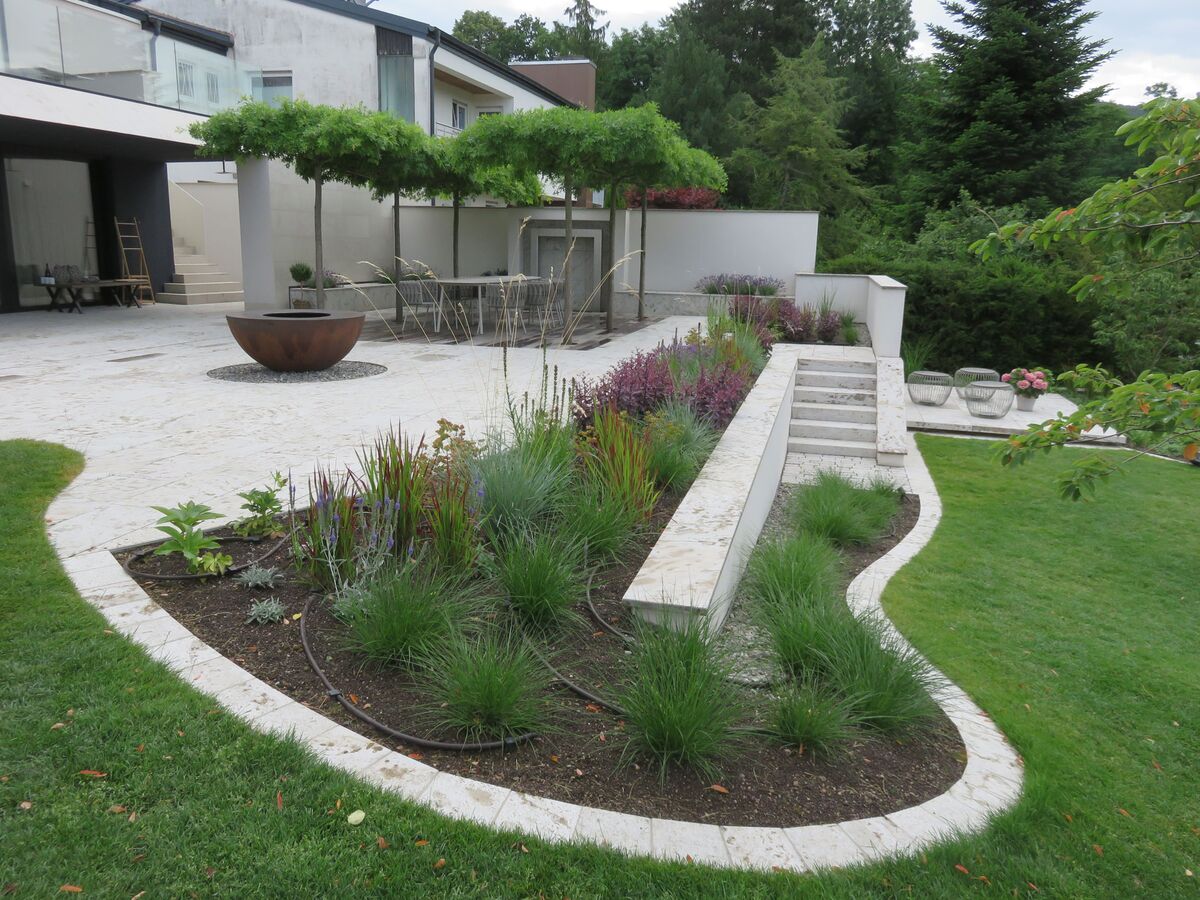 DER GARTEN SCHENKT UNS, WAS WIR AM MEISTEN BRAUCHEN: ZEIT, RUHE UND LEBEN.